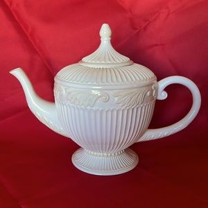 LENOX Butler’s Pantry Teapot - Italy